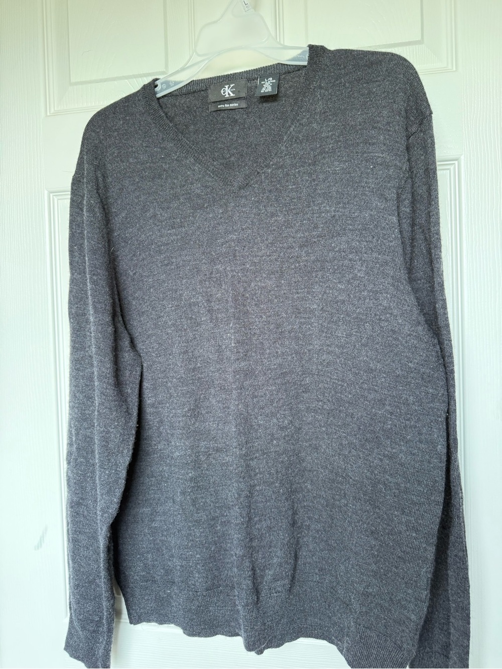 Calvin Klein Men’s Gray V-Neck Sweater extra fine merino Large